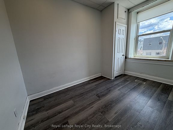 4th image of 21 Gordon St #8