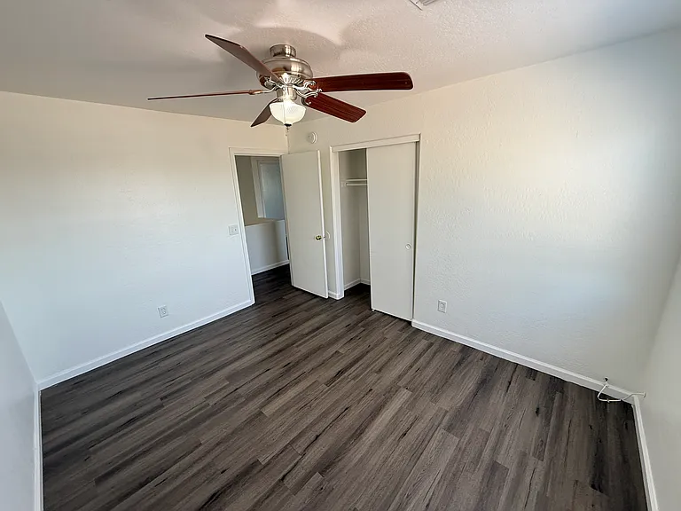 1450 E 12th Pl — Photo 11