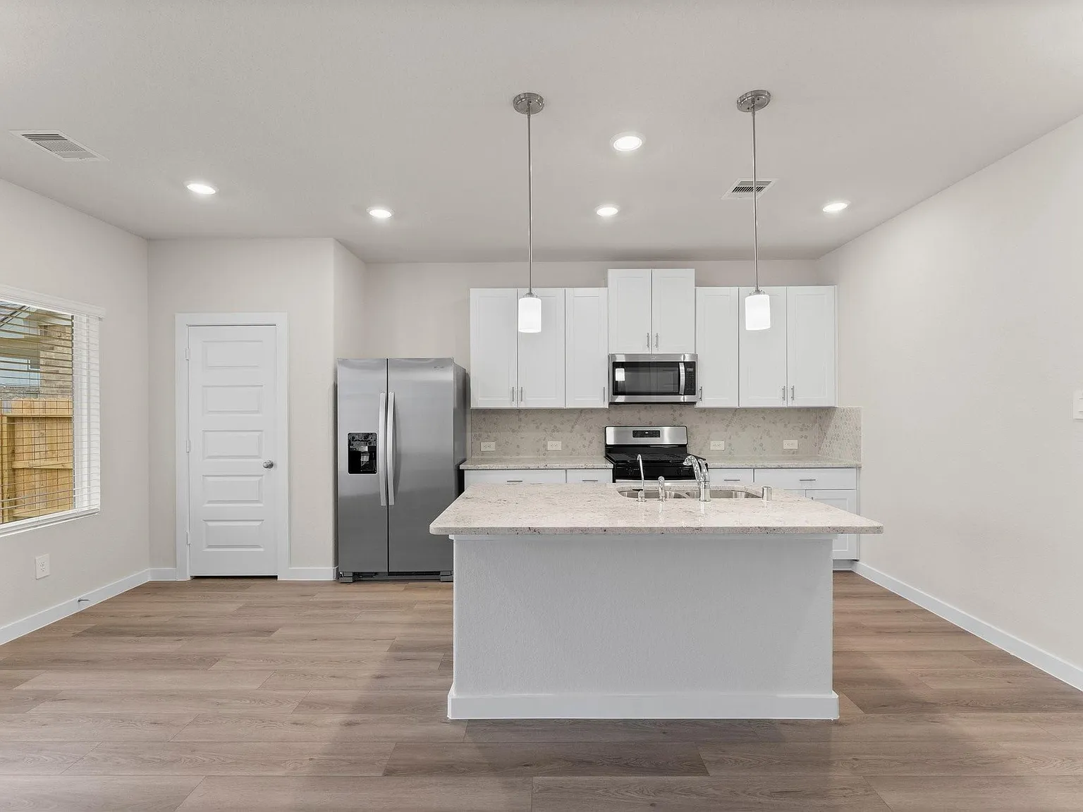 3 bed, 2.5 bath, 1589 sqft, $2,350 — Photo 4