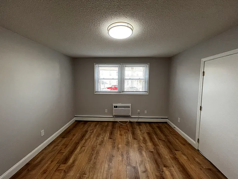 124 Vernon St — Photo 17