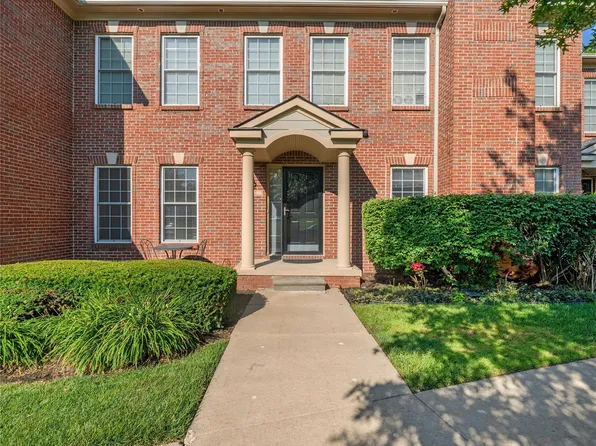 282 N Village Way #38, Canton, MI 48188