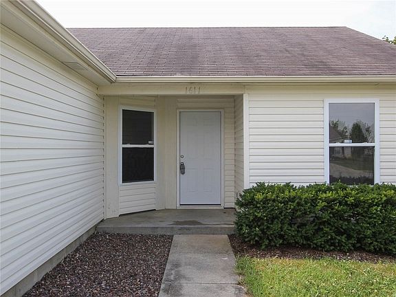 2nd image of 1611 Sweetwater Ln