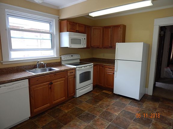 Kitchen with all appliances