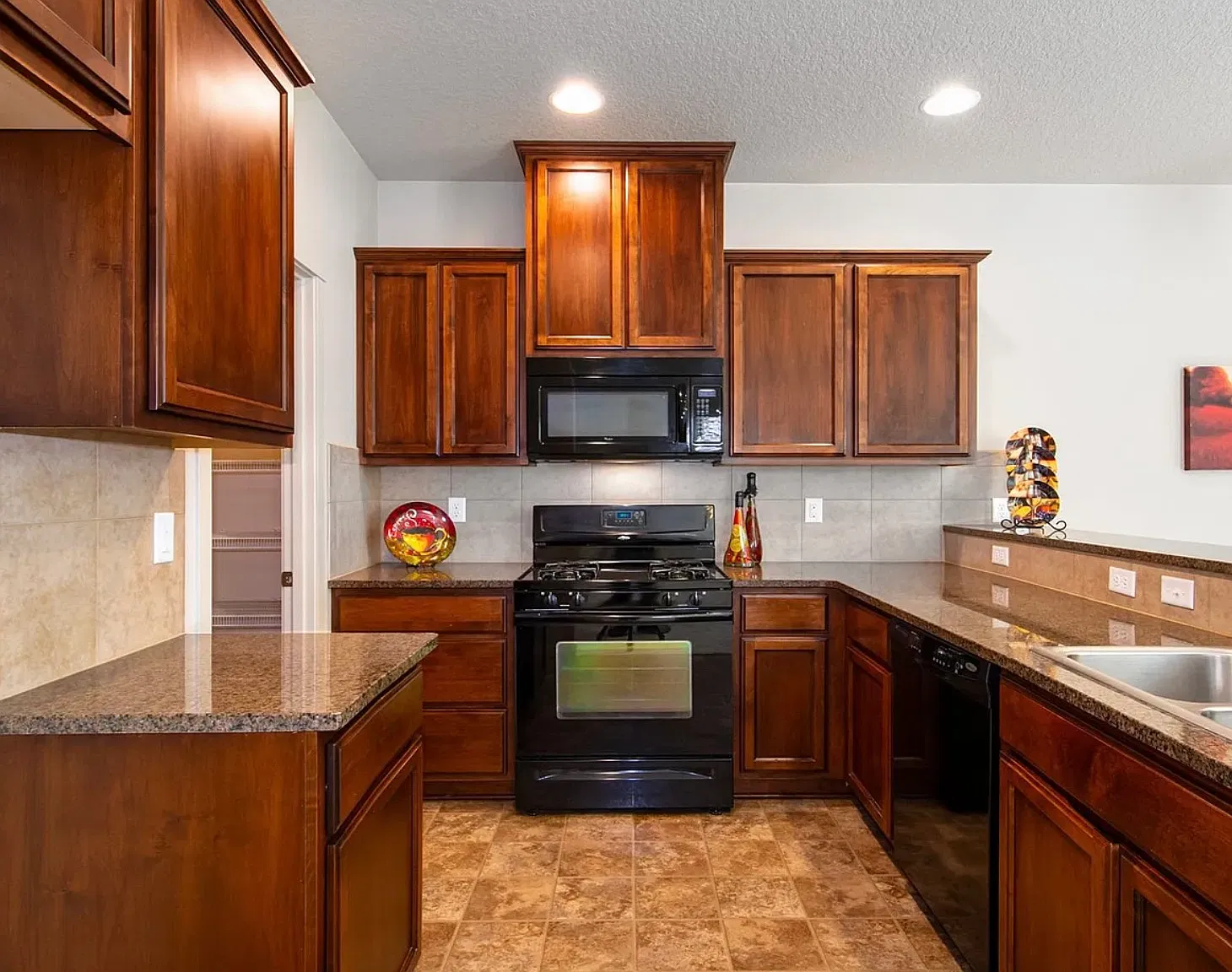 4 bed, 1948 sqft, $2,845 — Photo 4