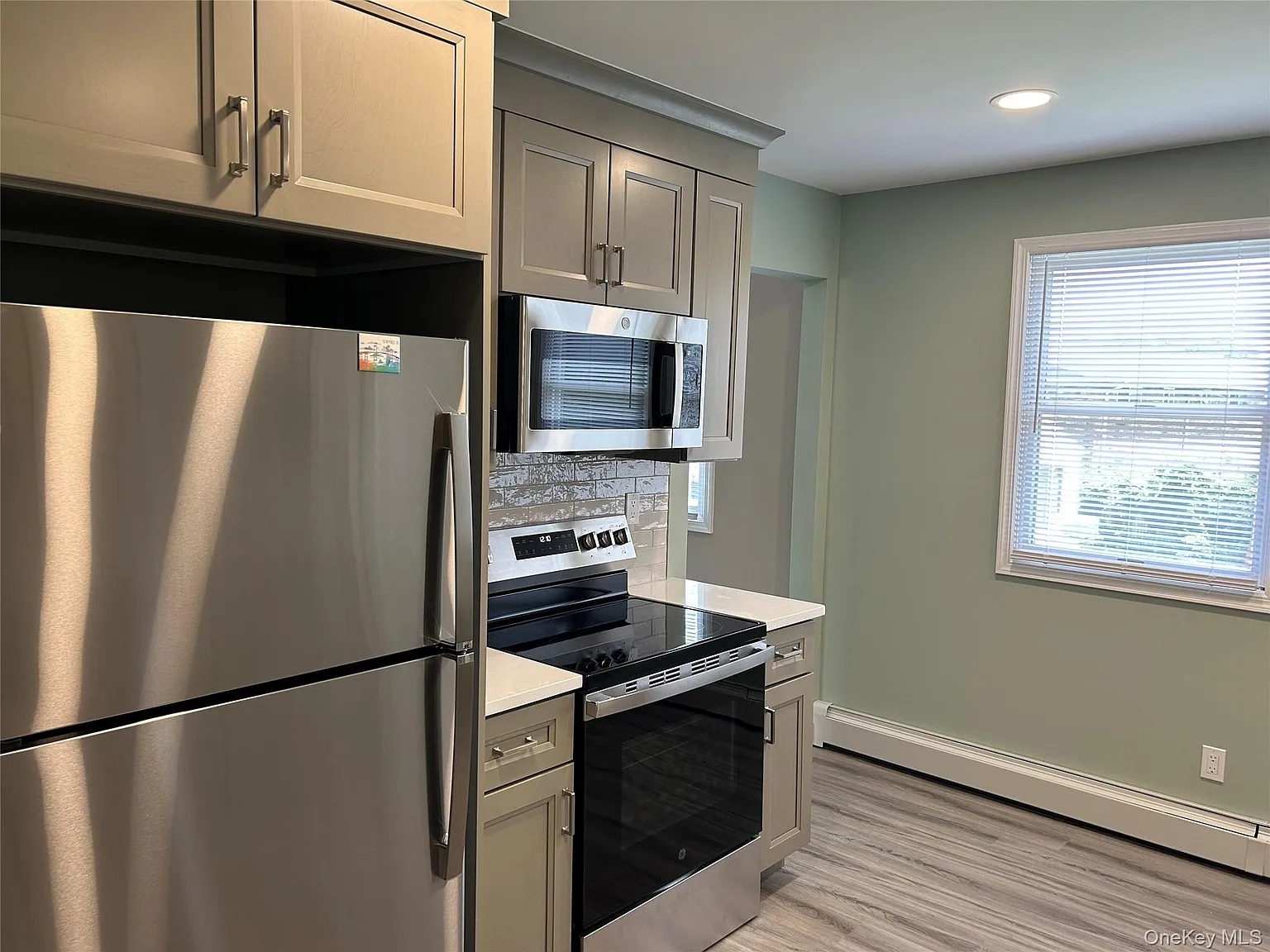 3 bed, 2.0 bath, 2474 sqft, $3,450 — Photo 2