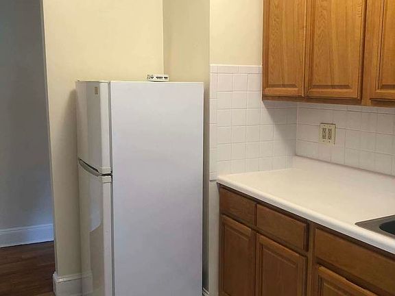 2nd image of 45-18 42nd St #4D