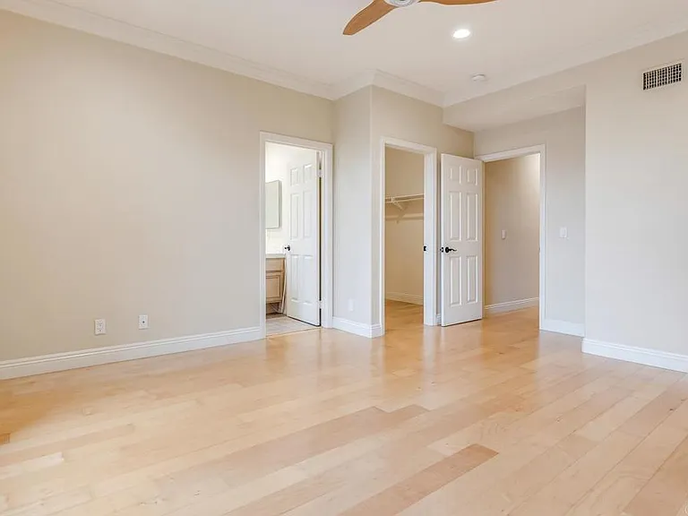 5370 Renaissance Ave — Photo 32
