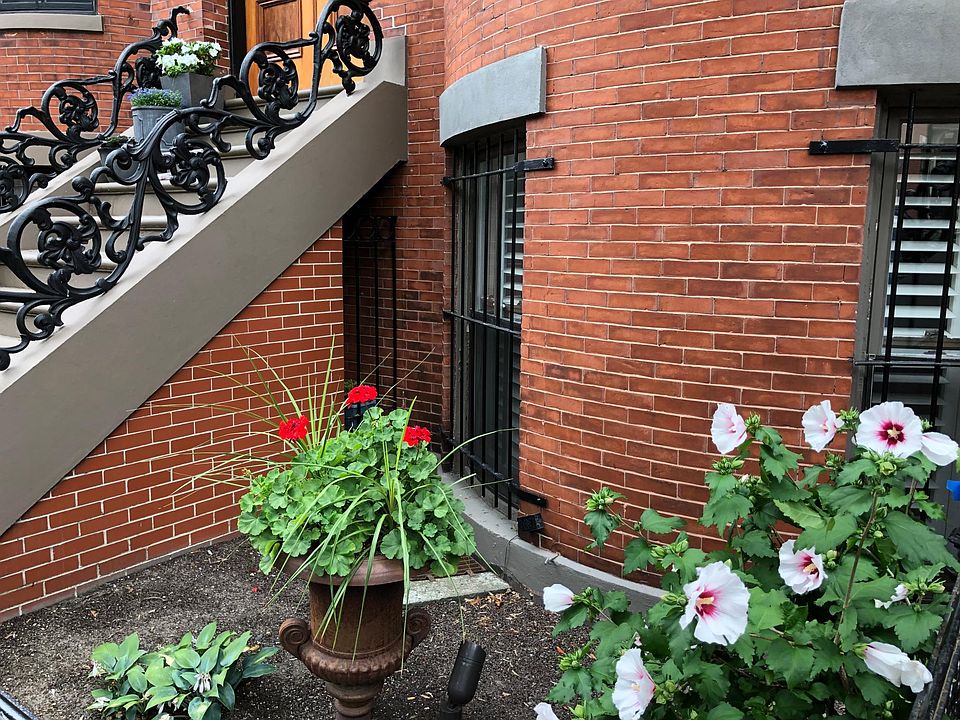 Bow front South End brownstone, just steps away to everything!