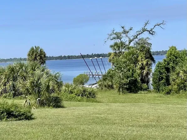 306 Bunkers Cove Rd, Panama City, FL 32401