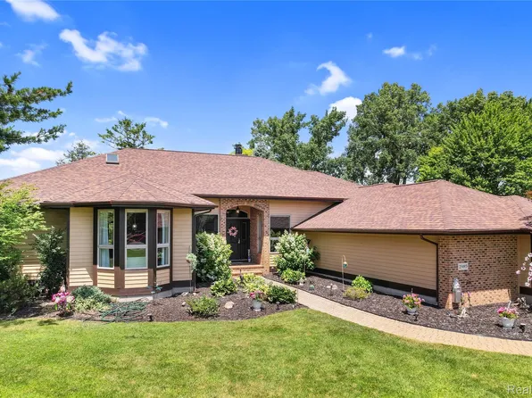 2985 Dana Pointe Dr, Pinckney, MI 48169