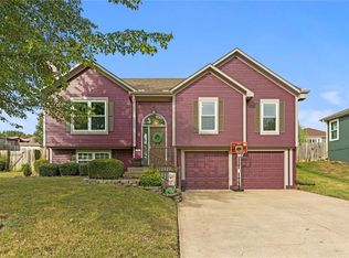 937 SE Kings Cross Rd, Blue Springs, MO 64014