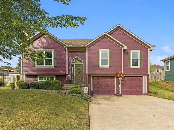 937 SE Kings Cross Rd, Blue Springs, MO 64014
