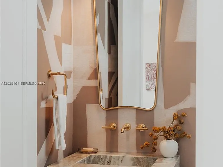 2300 NE 34th Ct — Photo 25