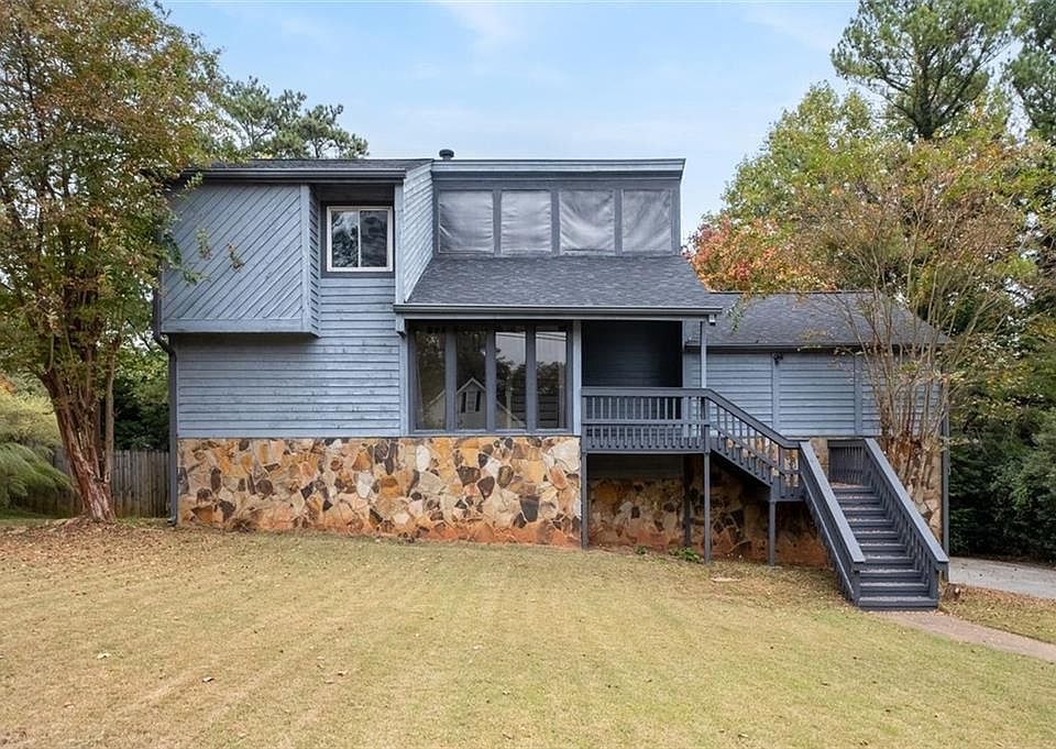 1st image of 973 Coach House Dr