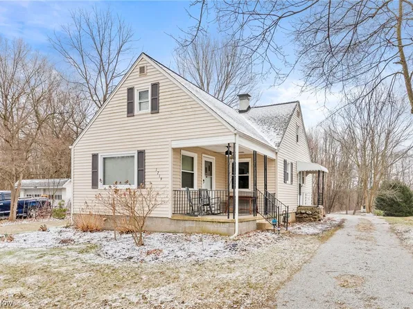 1219 Schocalog Rd, Akron, OH 44320