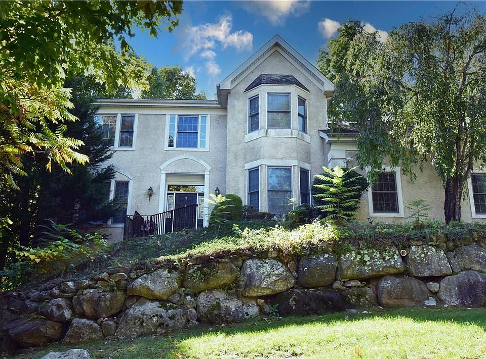 1st image of 7 Cedar Drive