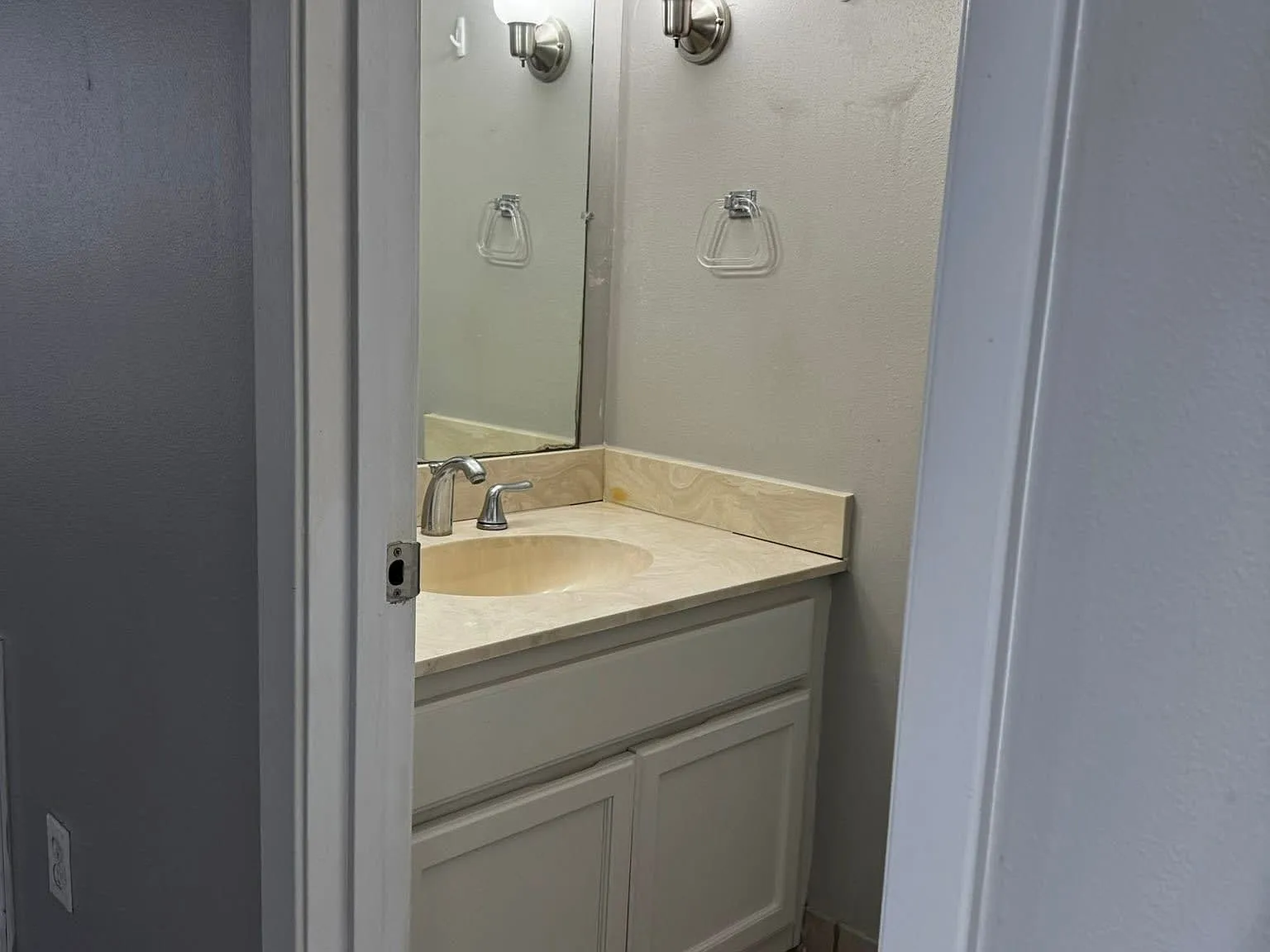 2 bed, 1.5 bath, 1100 sqft, $1,495 — Photo 4