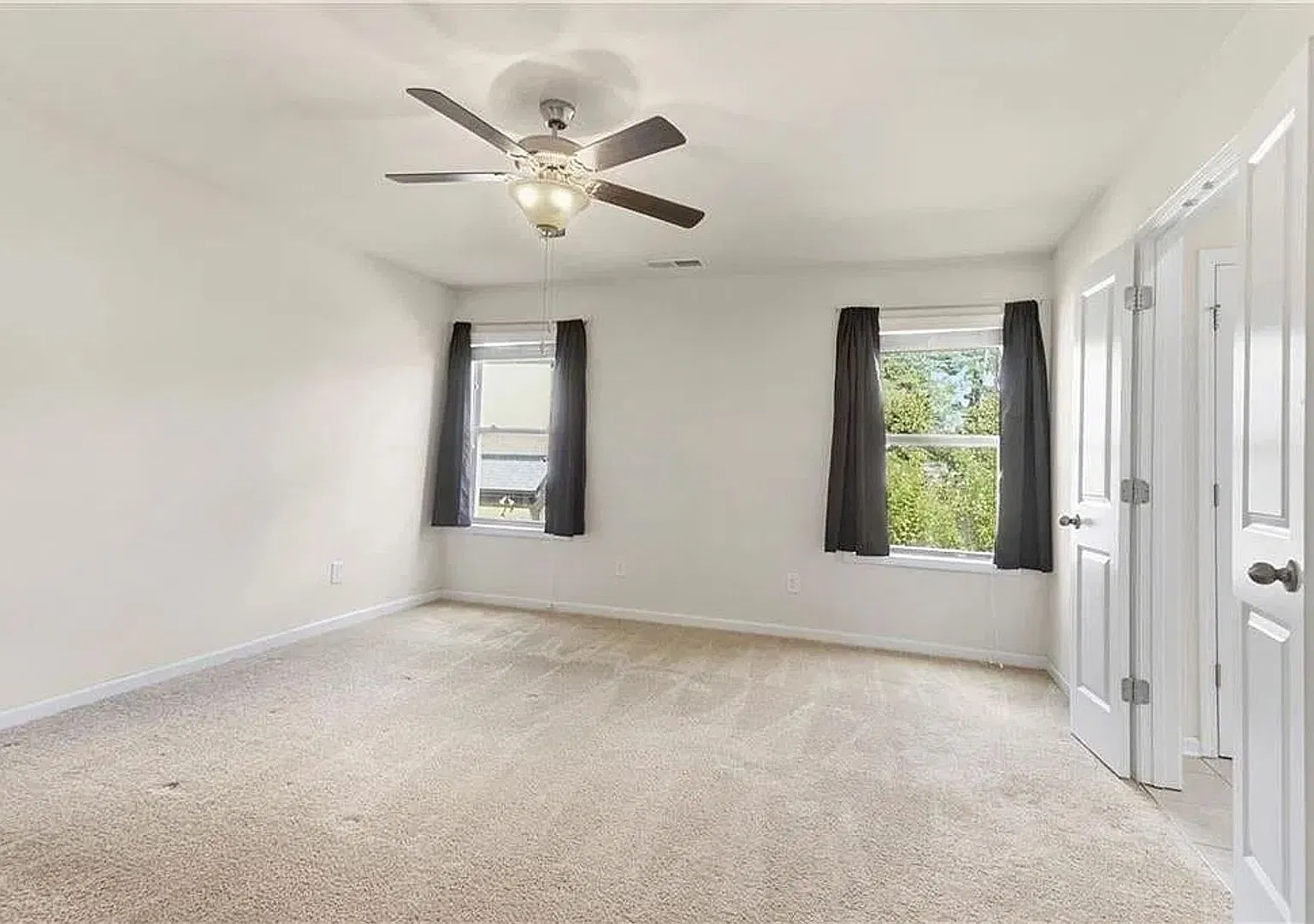 Room in 4 Bedroom Home in Norcross — Photo 2