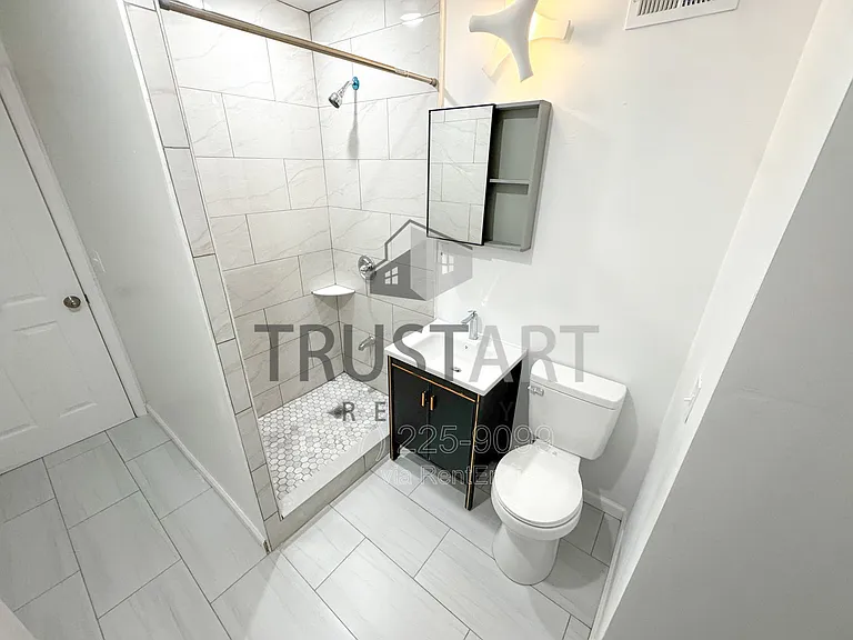 2317 N 15th St #4 — Photo 10