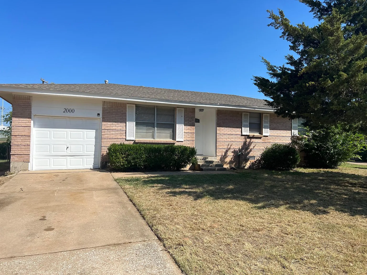 3 bed, 860 sqft, $1,095 — Photo 1