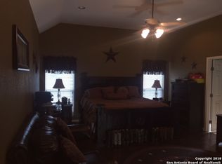 319 Edgehill Dr, Pleasanton, TX 78064
