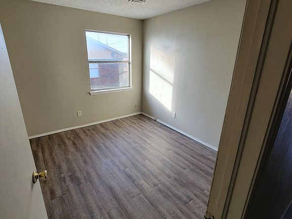 4th image of 114A Brookview Dr #114A