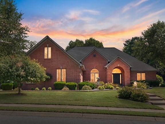 2nd image of 1046 N Forest Oak