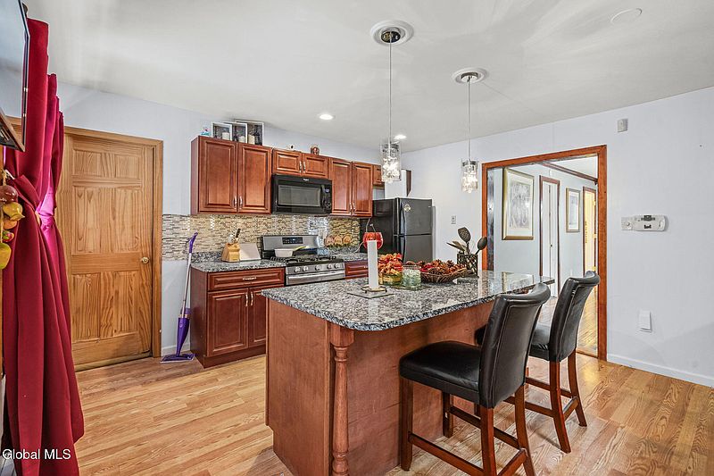 3rd image of 1827 8th Street