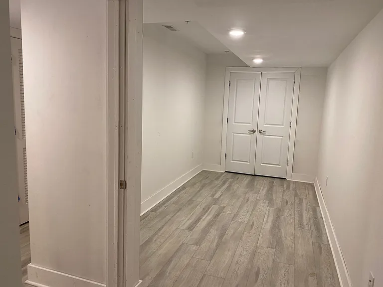 419 N Holly St — Photo 5