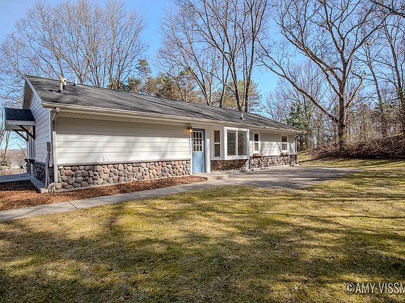 4th image of 5063 Grand River Dr NE