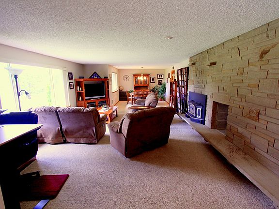 3rd image of 221 Violet Meadow St E