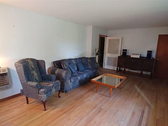 3rd image of 3240 Delaware Tpke
