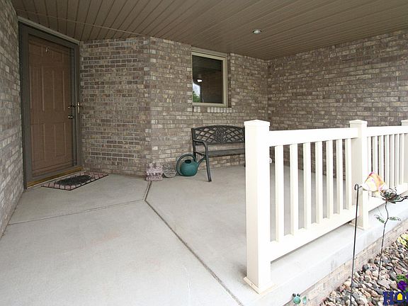 3rd image of 6814 S 91st St