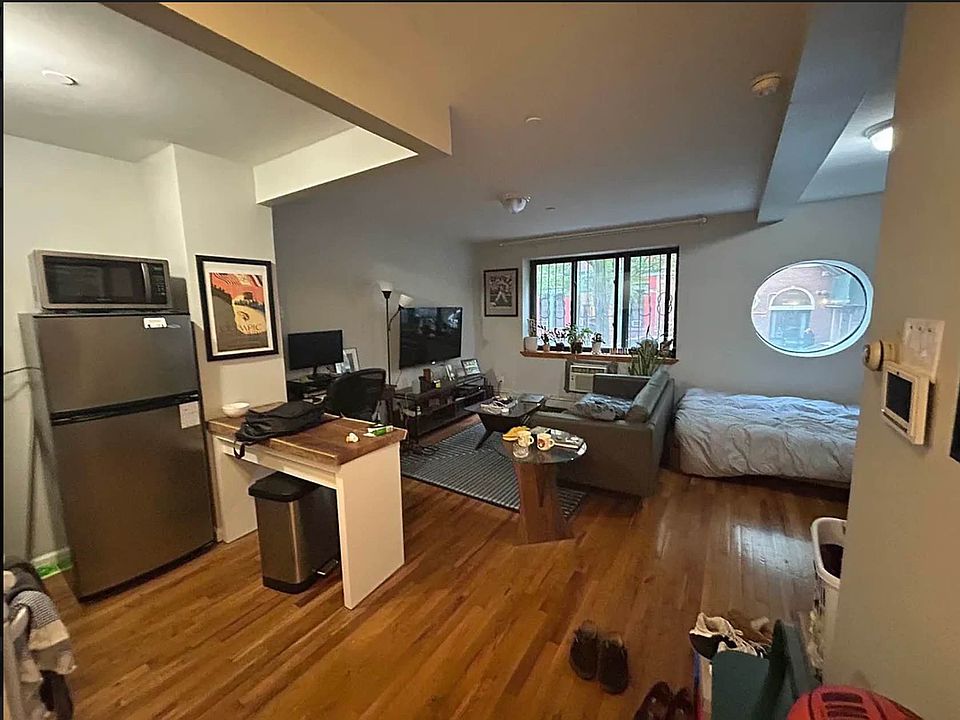 1st image of 609 E 11th St APT 1A