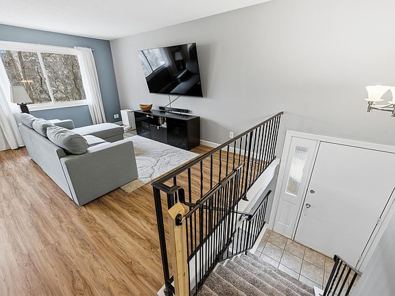 3rd image of 12210 Oak Leaf Cir