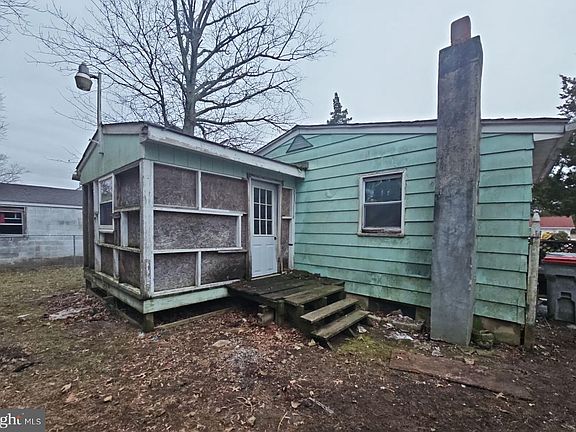 3rd image of 404 Rosewood Ave
