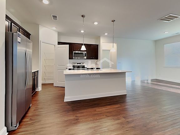 4th image of 606 Rivermist Dr
