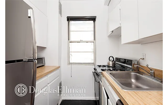 Sold by Douglas Elliman | media 23