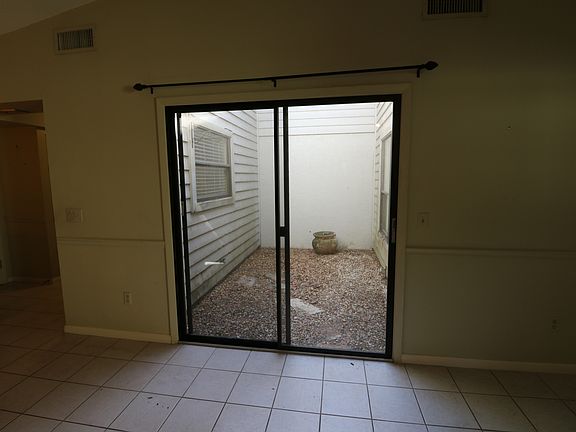 4th image of 3828 NE 19th Street Cir