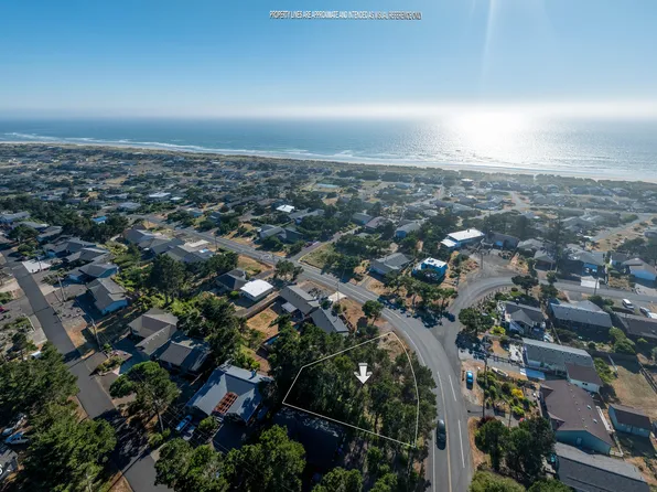 2017 NW Bayshore Dr, Waldport, OR 97394