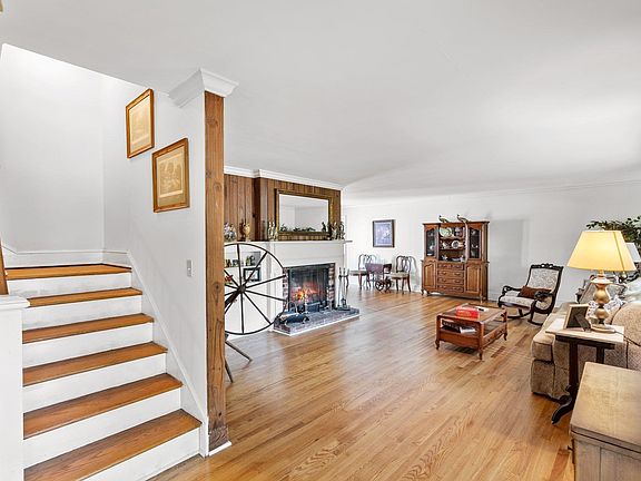 3rd image of 109 Lake Forest Dr