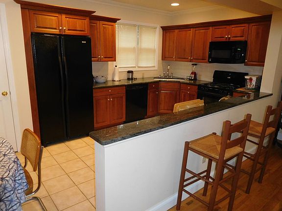 5th image of 228 Lincoln Ave APT B