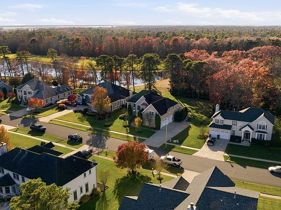 2nd image of 25 Pebble Beach Dr