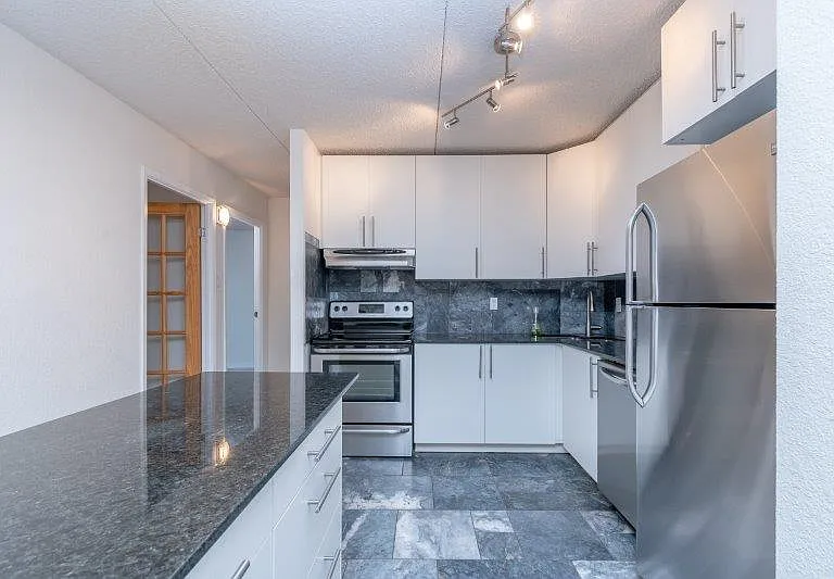 735 12th Ave SW #605 — Photo 9