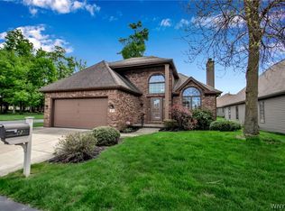 23 Heathrow Ct, Williamsville, NY 14221