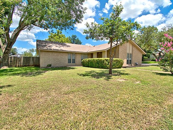 3rd image of 601 Hillbrook Dr