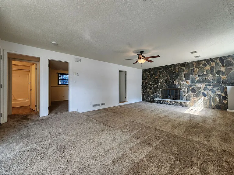 2800 W McClellan St — Photo 7