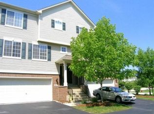 1877 Indian Hill Ln, Aurora, IL 60503