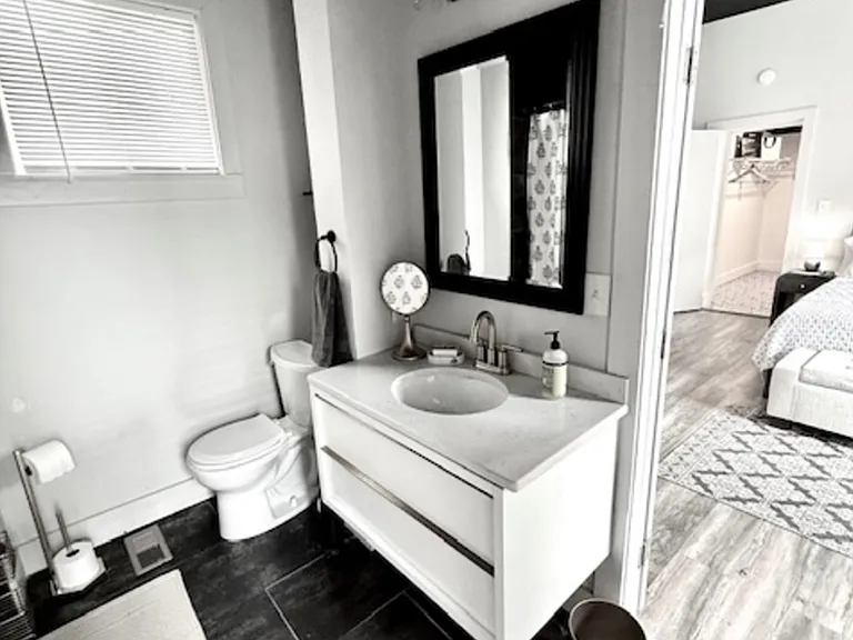 1065 Mary St — Photo 7