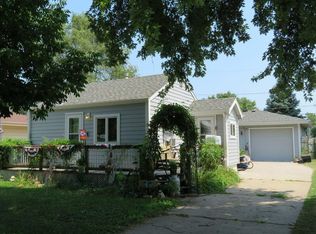 515 N 40th St, Council Bluffs, IA 51501